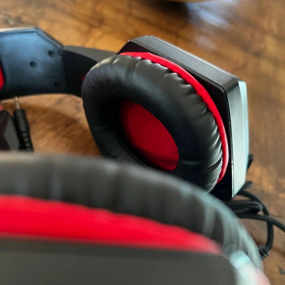 Hunterspider V-1 Pro gaming headset red and black - Used / Tested / Good Shape!